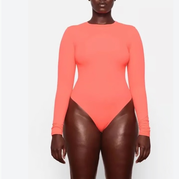 NWT Skims Fits Everybody Long Sleeve Crew Neck Bodysuit neon coral Size Medium - Picture 2 of 11